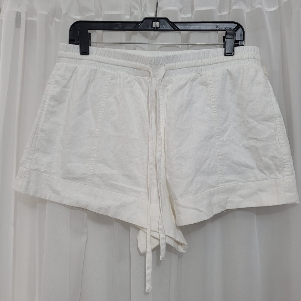 Universal Thread White Linen High Rise Pull-On Shorts - Women’s Size Medium